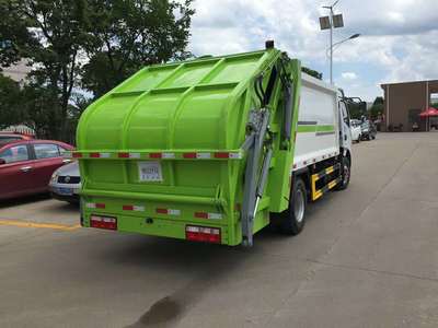 东风多利卡8方压缩垃圾车 高效环保的城市清洁卫士